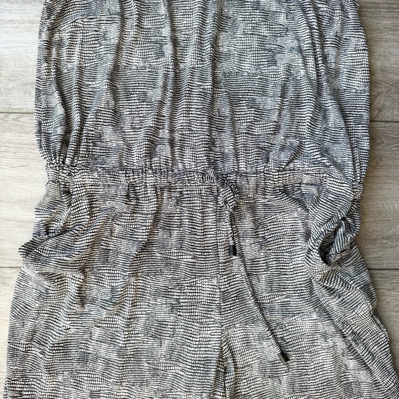 VINCE CAMUTO Sleeveless Scale
Stretchy Imprint Jumpsuit - Picture 6 of 14